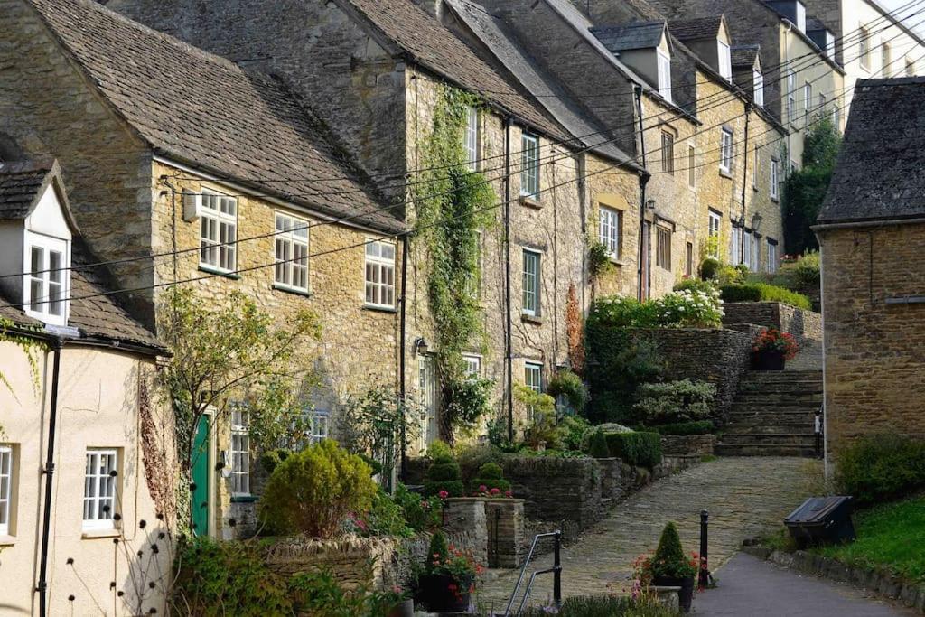 Stylish One Bedroom Cotswold Coach House Tetbury Esterno foto