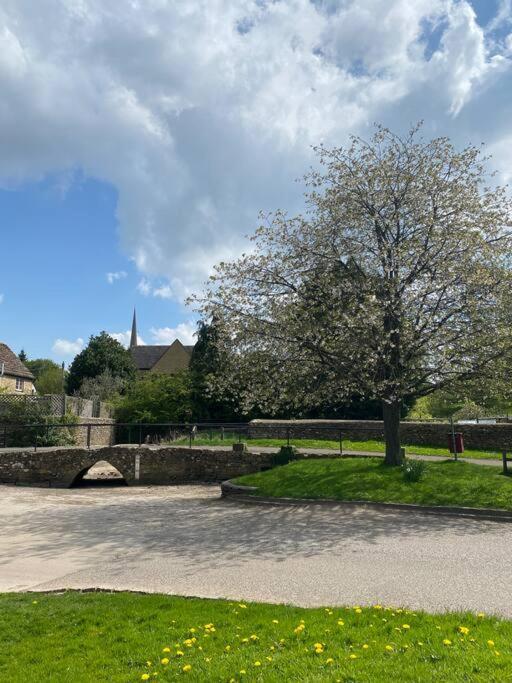 Stylish One Bedroom Cotswold Coach House Tetbury Esterno foto