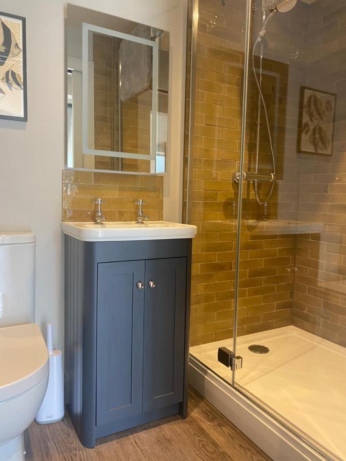 Stylish One Bedroom Cotswold Coach House Tetbury Esterno foto